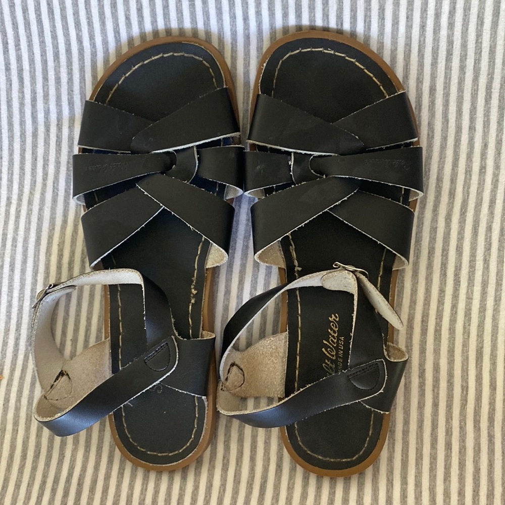 Salt water sandals black